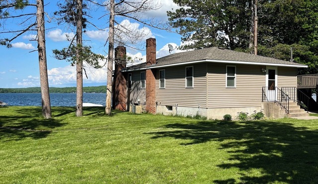 Cozy 3-bedroom cabin with AC and WiFi in brilliant Melrose on Big Birch Lake.