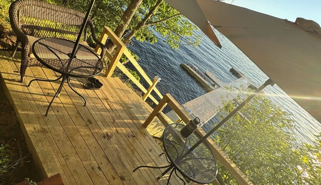 Cozy 3-bedroom cabin with free BOAT SLIP