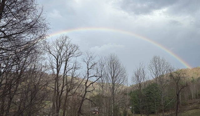 Cozy 3-bedroom cabin with AC, WiFi near Blowing Rock