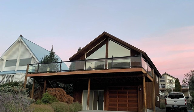 Cozy 3-bedroom cabin with AC in the charming community of Sun Cove!