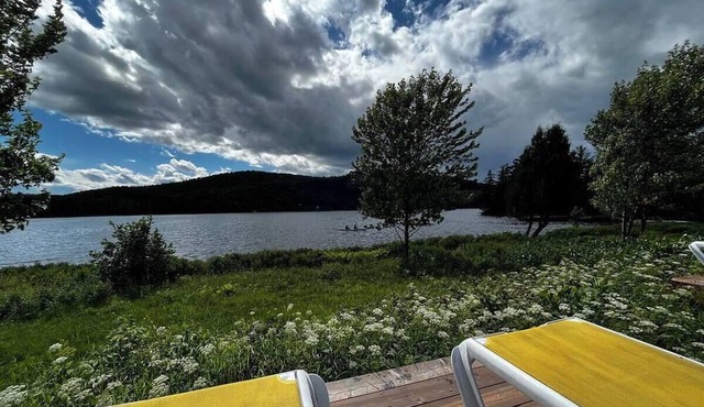 Cozy 3 Bedroom Chalet with Lakefront Resort Access