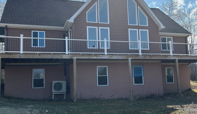 Cozy 3-bedroom chalet in lovely Freeville with AC, WiFi