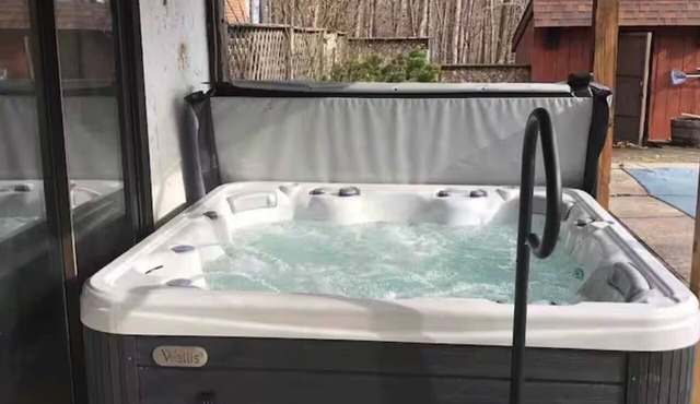 Cozy 3-bedroom chalet in charming Nescopeck with AC, WiFi, Hot Tub, King Beds