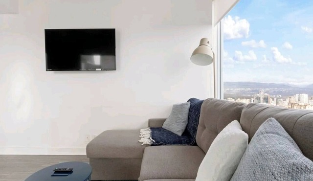 Cozy 3-bedroom condo with WiFi, fitness room in welcoming Kitchener