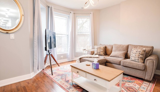 Cozy 3-bedroom condo near University of Chicago