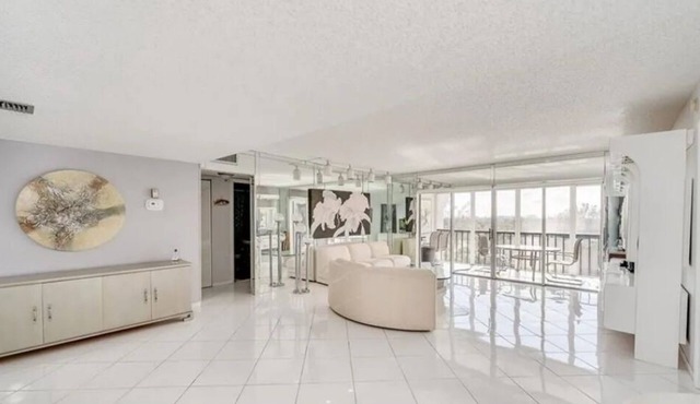 Cozy 3-bedroom condo with WiFi, AC in marvelous Lauderhill