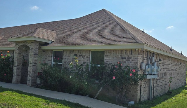 Cozy 3-bedroom condo with by the Mercedes Premium Outlets.