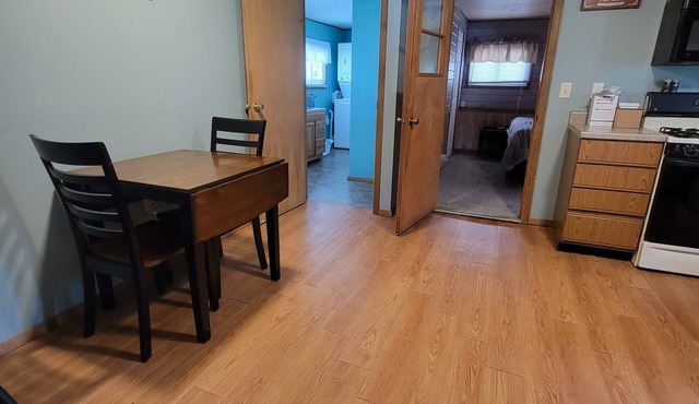 Cozy 3 Bedroom Cottage- Breathtaking Lake Views