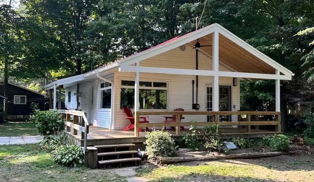 Cozy 3-bedroom cottage in gorgeous Point Clark Ontario with AC