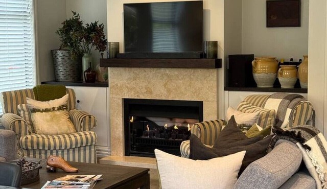 Cozy 3 Bedroom Cottage with Pool