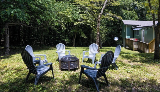 Cozy 3-Bedroom Cottage, Near the Lake