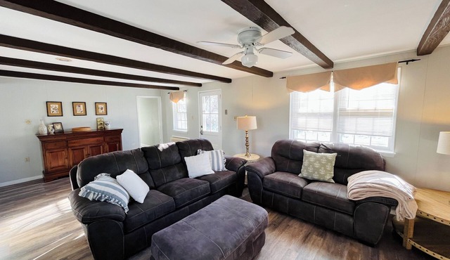 Cozy 3 Bedroom Cottage on farm