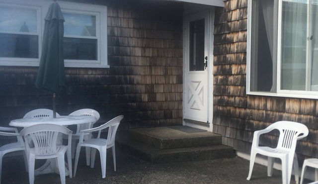 Cozy 3-bedroom cottage in Seabrook Beach