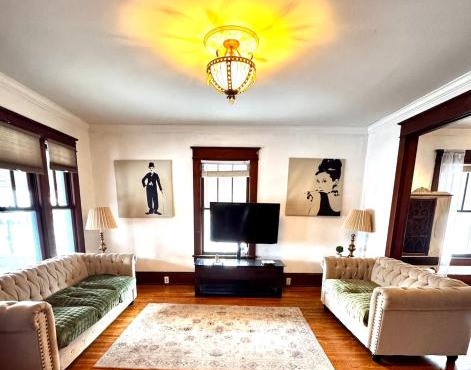 Cozy 3 Bedroom Duplex Near Downtown