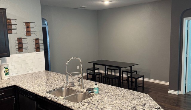 Cozy 3-bedroom family house in San Antonio next to Lackland AFB
