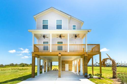 Cozy 3 Bedroom Family Beach Home in Galveston