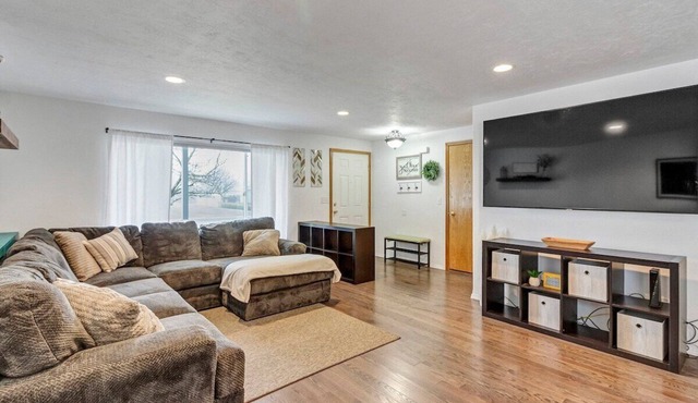 Cozy 3 Bedroom Family Home w/Fenced Yard & Patio!