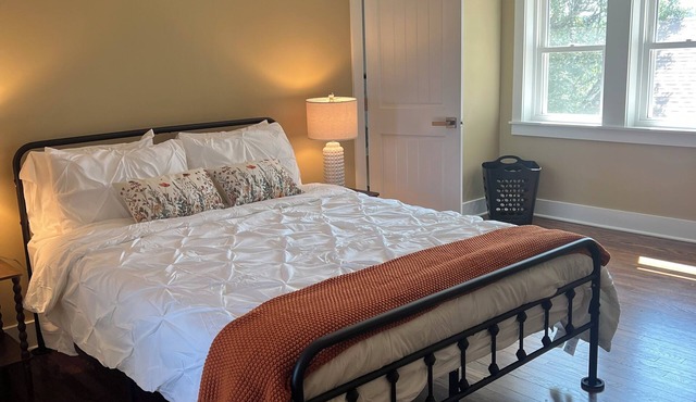 Cozy 3-bedroom farmhouse only minutes away from Penn State.