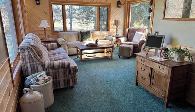 Cozy 3-bedroom farmhouse 20 minutes from Ashland access to ATV trail