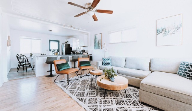 Cozy 3-Bedroom ~Firepit!~ Near Red Rocks and Downtown