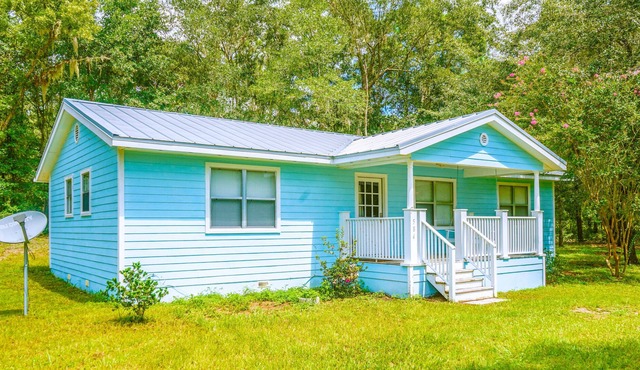 Cozy 3 Bedroom Florida Style Cabin & Property at George’s Lake