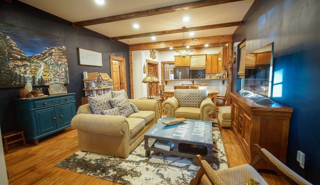 Cozy 3-Bedroom Grand Chalet in Delta, Colorado