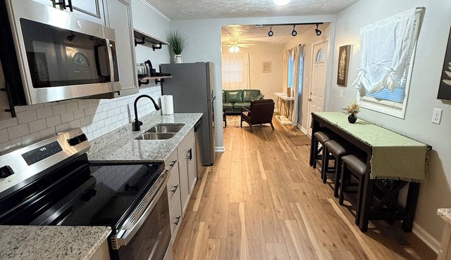 Cozy 3-bedroom house with large yard and only 10 minutes from Fredericksburg, VA