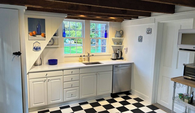 Cozy 3 bedroom historic cottgage in Oxford, MD avialable Aug 2024