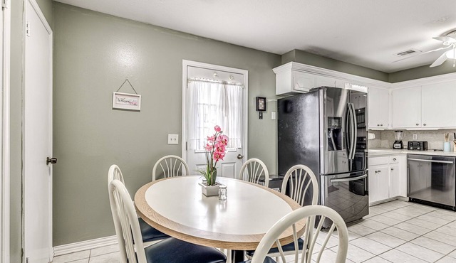 COZY 3 BEDROOM HOUSE NEAR WILL ROGERS INTERNATIONAL AIRPORT AND DOWNTOWN OKC