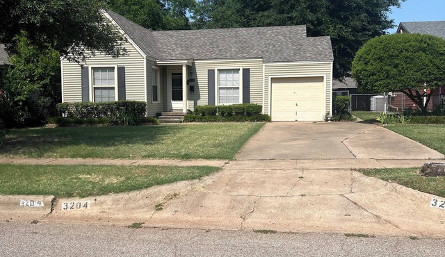 Cozy 3-bedroom house in enjoyable Wichita Falls next to Midwestern State.