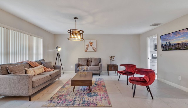 Cozy 3-Bedroom Home 4-Minutes from Universal Studios