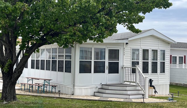 Cozy 3 Bedroom Home - Bay views & Multiple pools