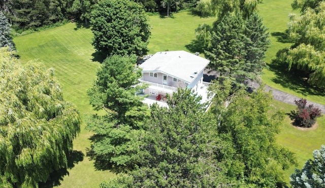 Cozy 3 Bedroom Home Neighbouring Dagmar Ski Resort. Only 1 Hour from Toronto.