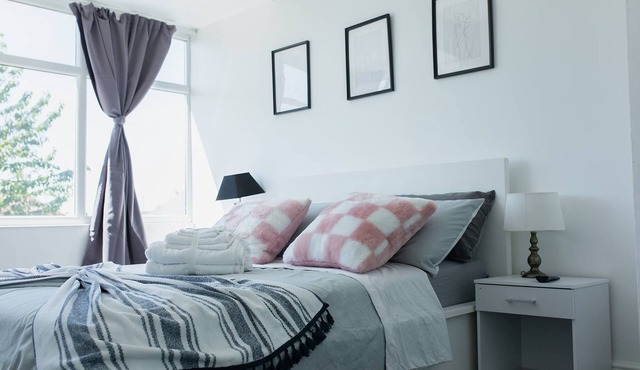 Cozy 3 Bedroom Home in Leeds, Perfect for Families and Groups