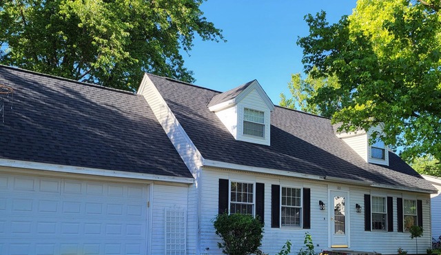 Cozy 3 bedroom home! Located in the heart of Arthur, Illinois