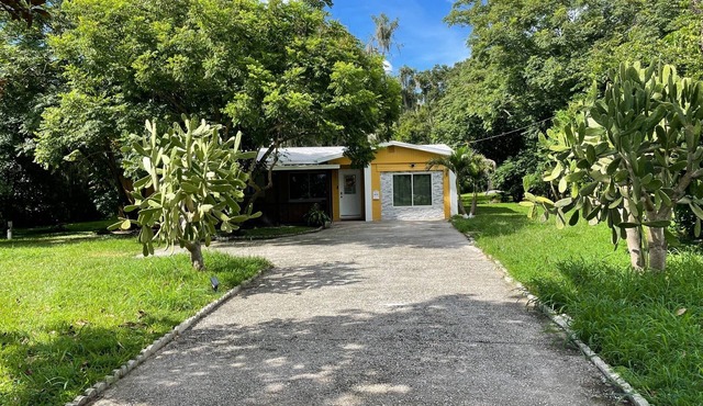 Cozy 3 Bedroom Home near all things Tampa Bay!