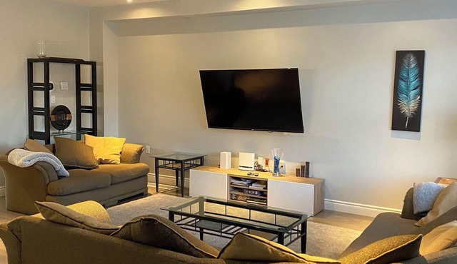 Cozy 3 bedroom home perfect for small gatherings