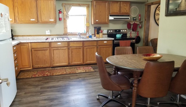 Cozy 3 Bedroom Home With Large Yard. Pet Friendly