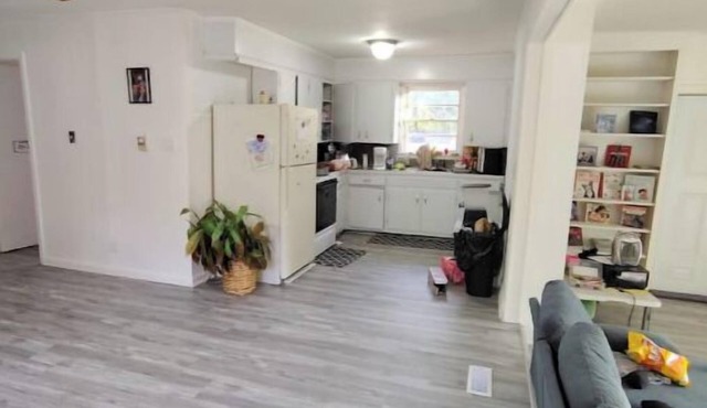 Cozy 3-bedroom home w pool