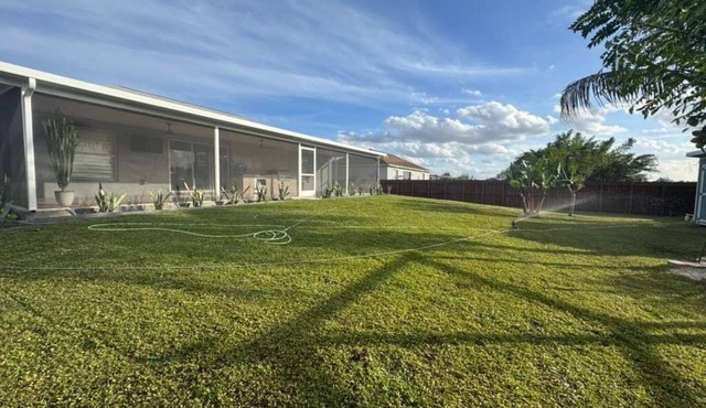 Cozy 3-bedroom house in serene Lehigh Acres with AC