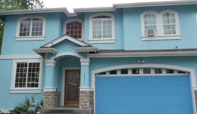 Cozy 3-bedroom house in charming Maple Valley with WiFi.