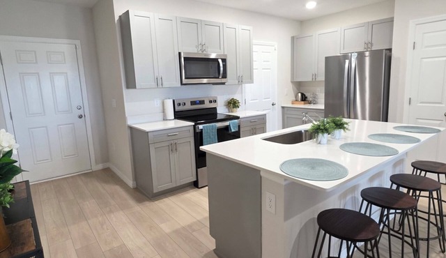 Cozy 3-bedroom house in welcoming Haines City with AC. Shared with host