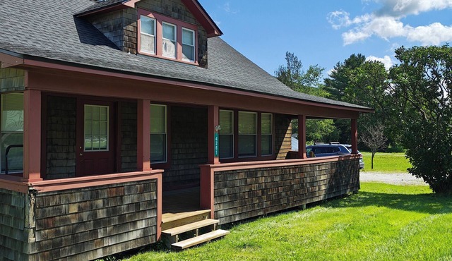 Cozy 3-bedroom house minutes to Okemo and downtown Ludlow