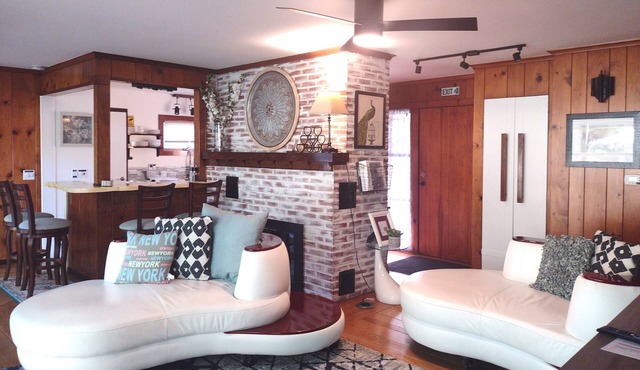 Cozy 3-bedroom house, attached garage & private yard.nBoat parking is available.