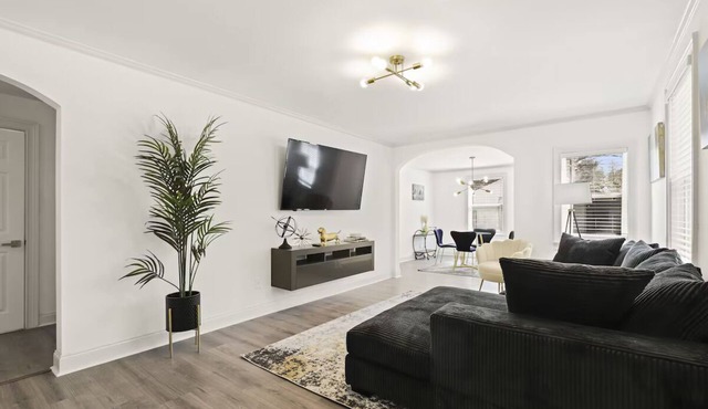 Cozy 3-Bedroom House by the Airport