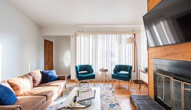 Cozy 3-bedroom house centrally located in charming Oak Park. Book now