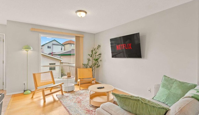 Cozy 3 Bedroom House » Garage » Full Kitchen » Office Area