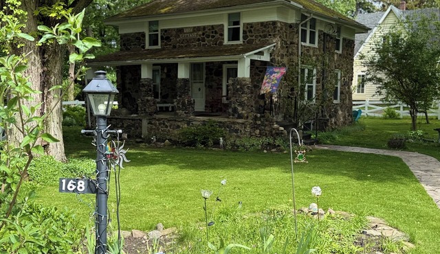 Cozy 3-bedroom house in charming Fredonia with AC, WiFi