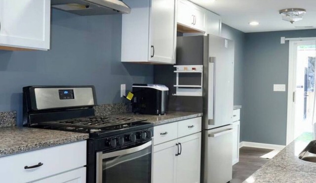 Cozy 3-bedroom house in charming Rockford with WiFi