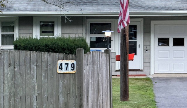 Cozy 3-bedroom house in Wrentham and 3 car parking. 5.7 miles to Boston Stadium